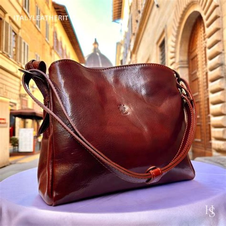 Are lavie bags made of leather?
