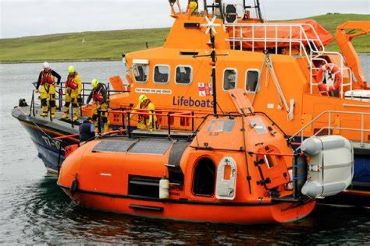 Are rnli lifeboat crew paid?