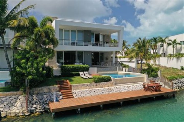Can i buy waterfront property in mexico?