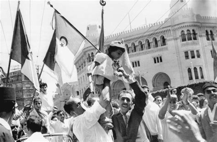 Did algeria gain independence from france peacefully?