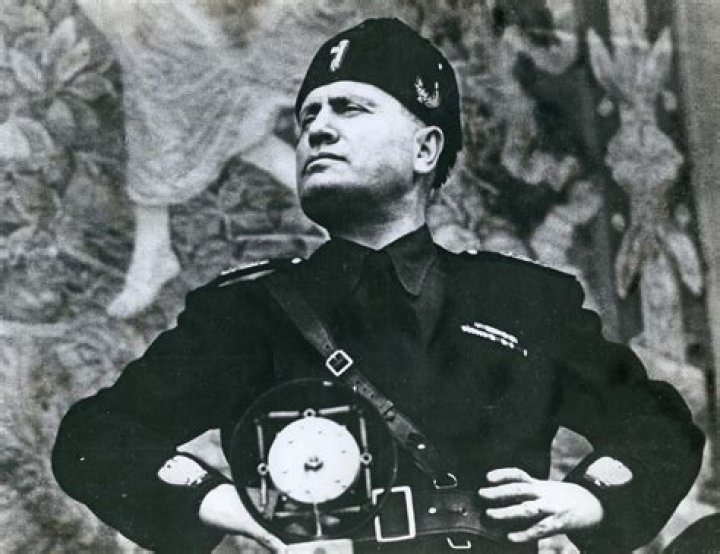 Did mussolini help the economy?