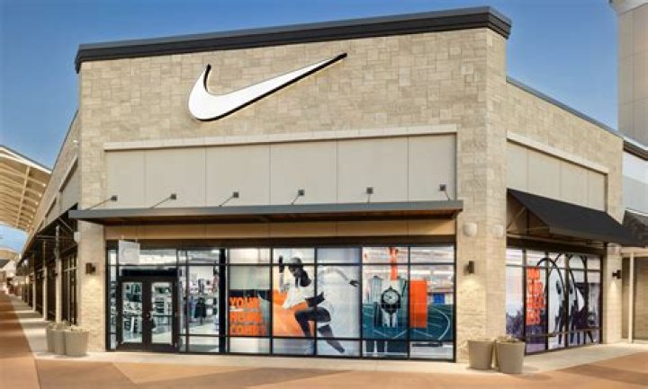 Do peloton stores sell apparel?