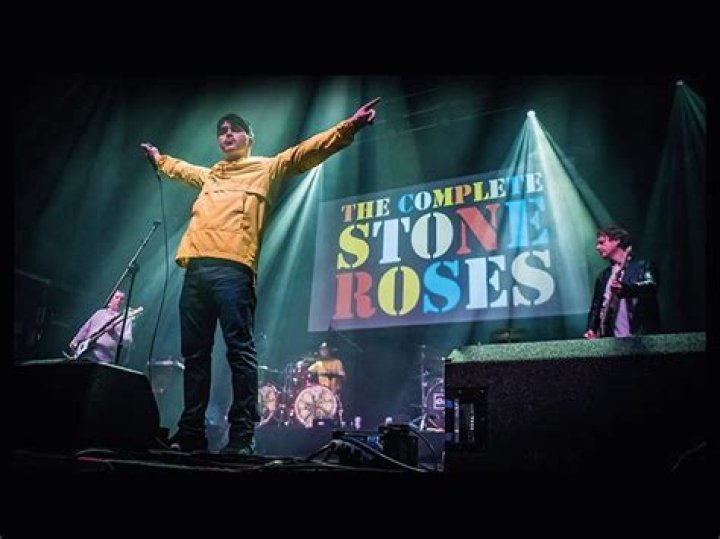 Do the troggs still tour?