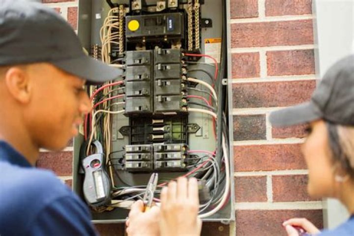 Does canada need electricians?