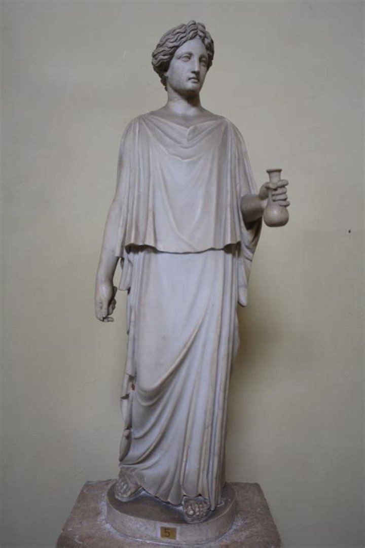 Is peplos a chiton?