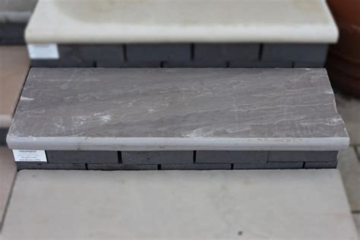Should limestone steps be sealed?