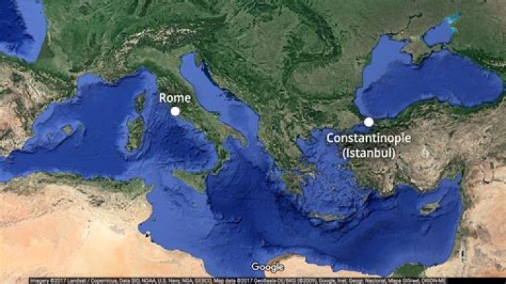 Was constantinople greek or roman?