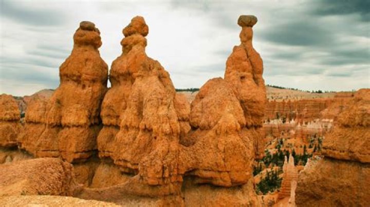 What are hoodoos how are they formed?
