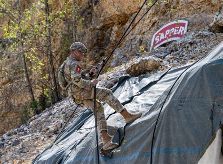 What do sappers do?