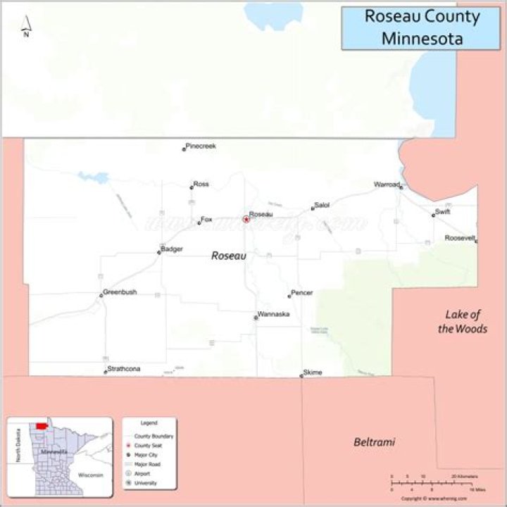 What is the population of roseau mn?