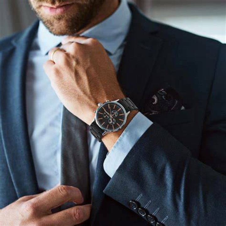 What watch is bob behnken wearing?