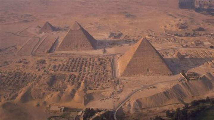Where are the egyptian pyramids?