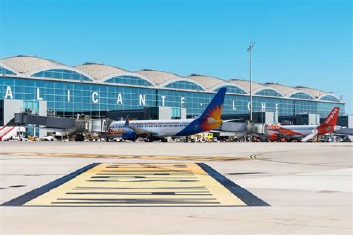 Where is alicante airport?