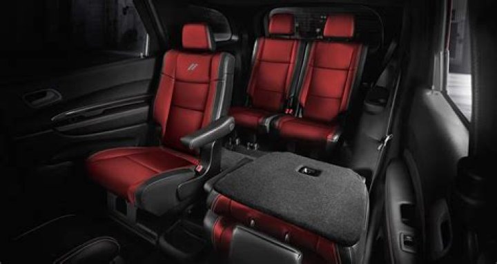 Which durango has captain seats?