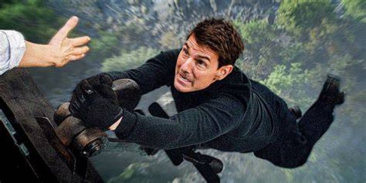 Which stunts did tom cruise perform?