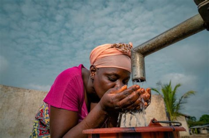 Who fetches water in mother's house?